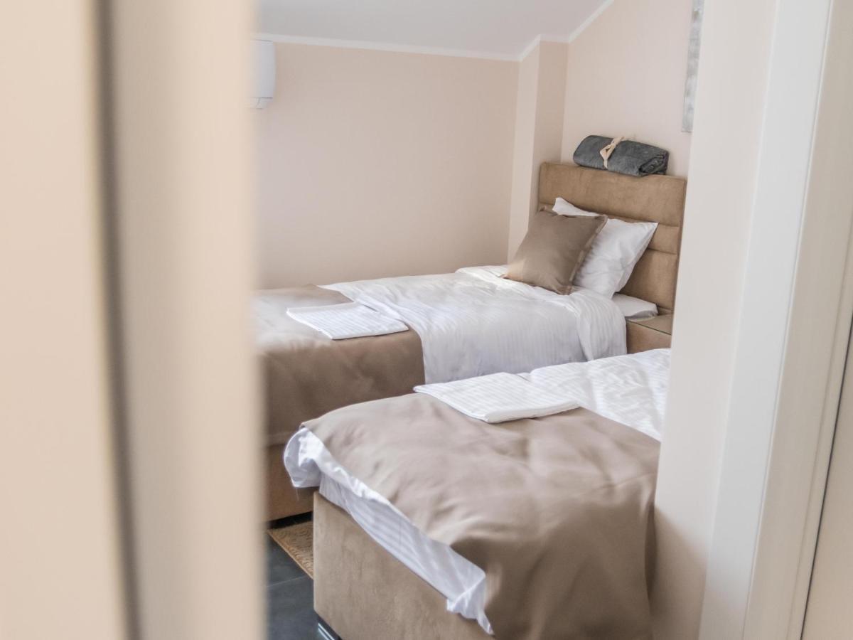 A Klub Apartmani Mrcajevci Kültér fotó